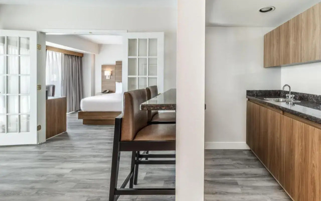 Atrium Hotel Vancouver