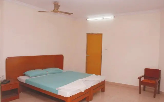 Everest Hotel