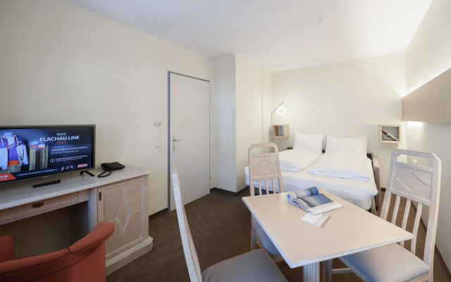 Crystls Aparthotel