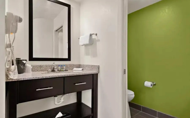 SPOT X Hotel Tampa - Wesley Chapel by The Red Collection