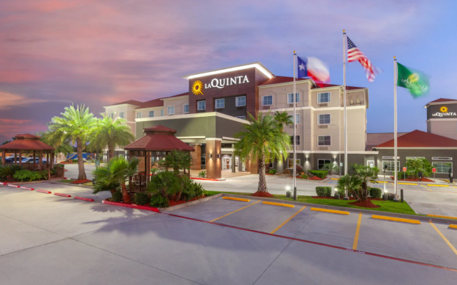 La Quinta Inn & Suites by Wyndham Houston Channelview