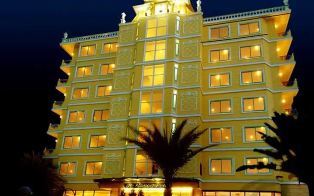 Four Seasons Place