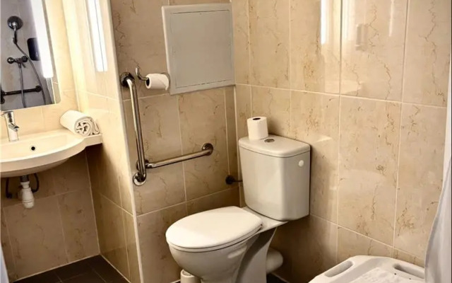 Отель Kyriad Eco 