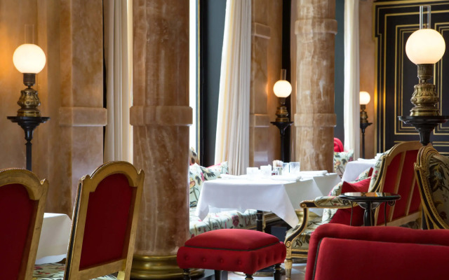 La Reserve Paris Hotel and Spa