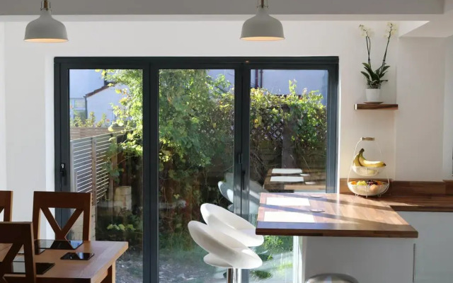 Luxury Victorian Garden Apartment