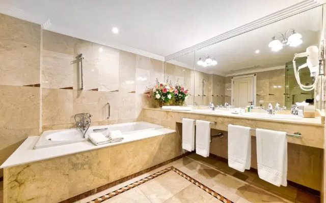 Bull Reina Isabel & Spa Hotel