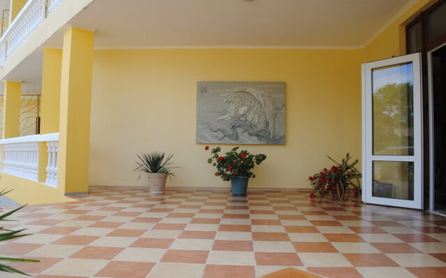 Triskele Hotel