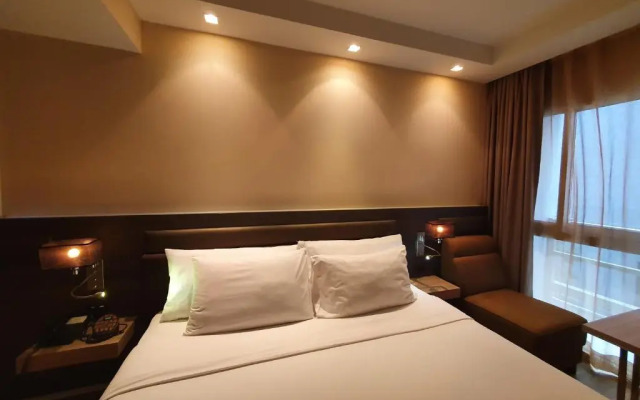 Amora NeoLuxe Hotel