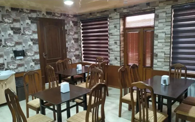 Alisher Hotel