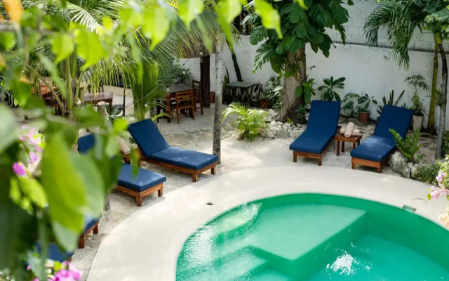 Sonido Del Mar Hotel and Yoga Loft