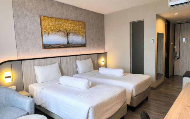 Front One Gosyen Hotel Salatiga