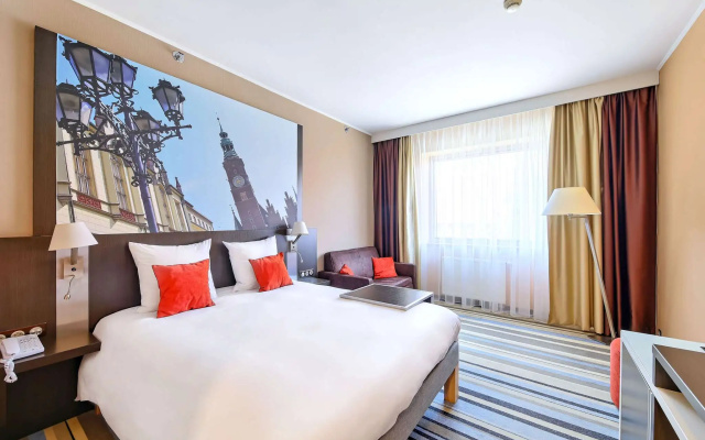 Classic Double room with city view (full double bed and sofa)