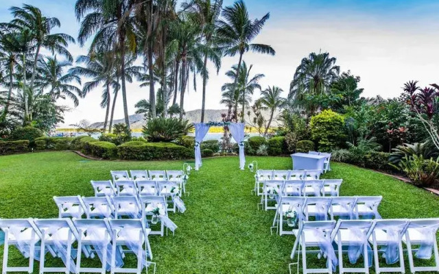 Hilton Cairns