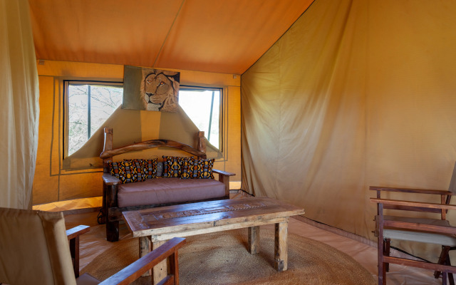 Gnu Ndutu Camp