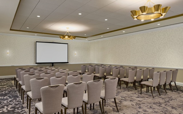 The Alexandrian Old Town Alexandria, Autograph Collection