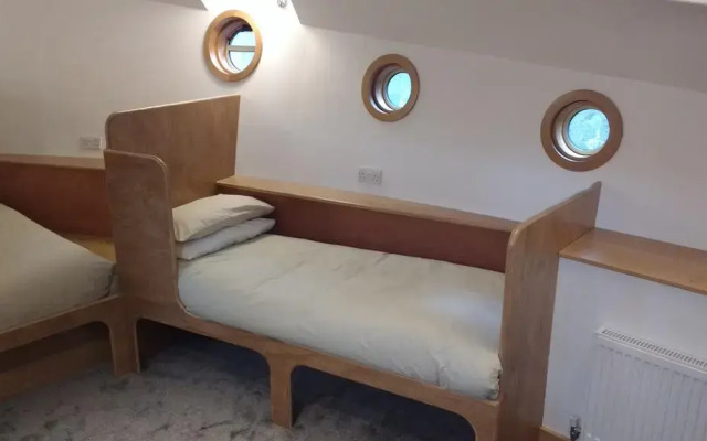 Kyle Blue Bristol - Luxury Hostel Boat