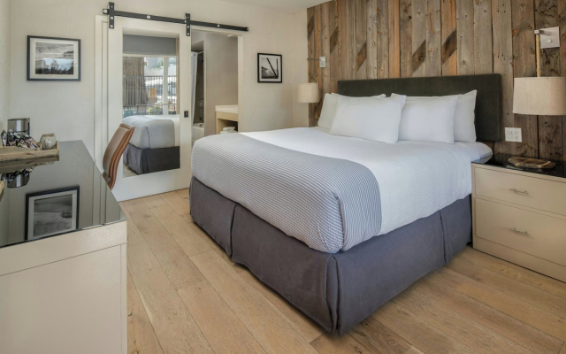 Hotel Paradox, Autograph Collection