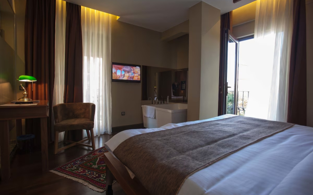 Juliet Rooms & Kitchen