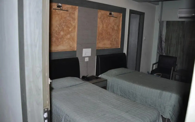 Hotel Monsoon