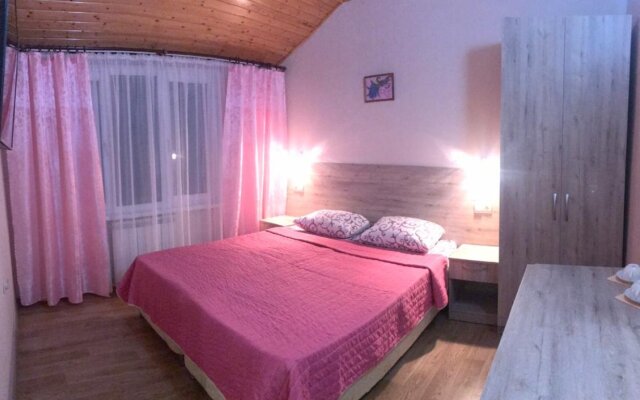 Guest house on Tyulpanov 7A