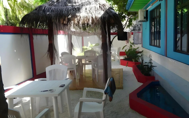 Blue Water Thoddoo Inn