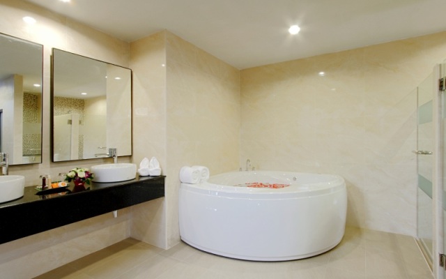 Kata Sea Breeze Resort