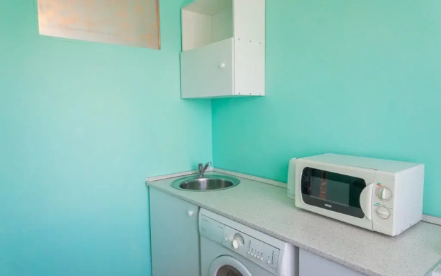 Avenue Apartment Matrosova 9B