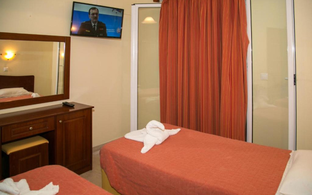 Kouros Apartments & Studios