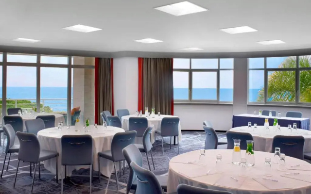 Le Meridien Beach Plaza