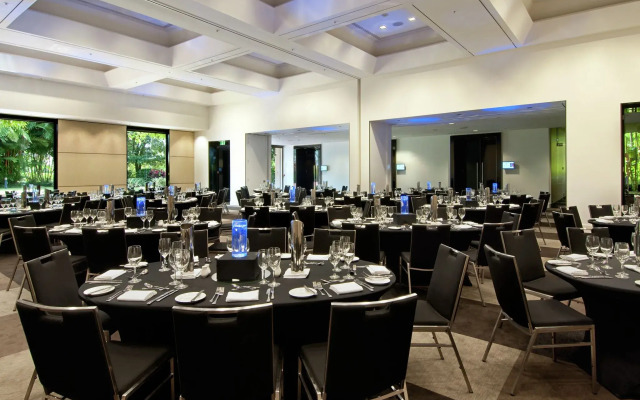 Hilton Cairns