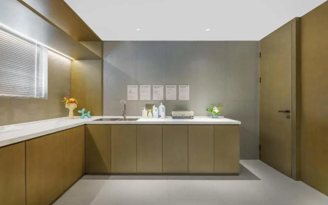 Atour Hotel Jinan West Station East Square