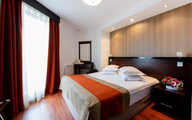 Hotel Duke Armeneasca