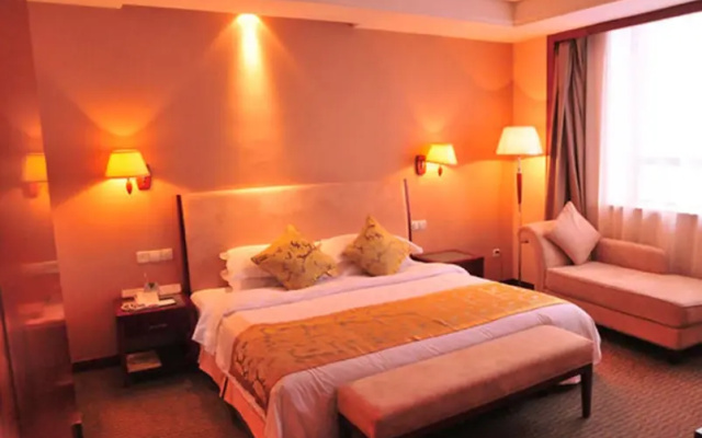 Huaqiao International Hotel
