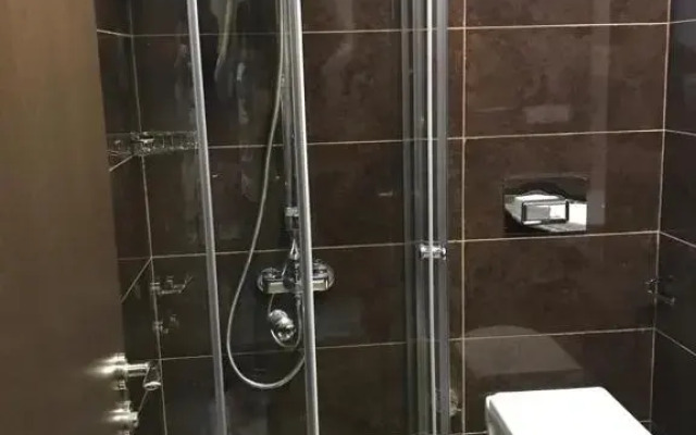 Kanyonvadi Hotel