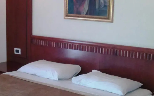White House Hotel
