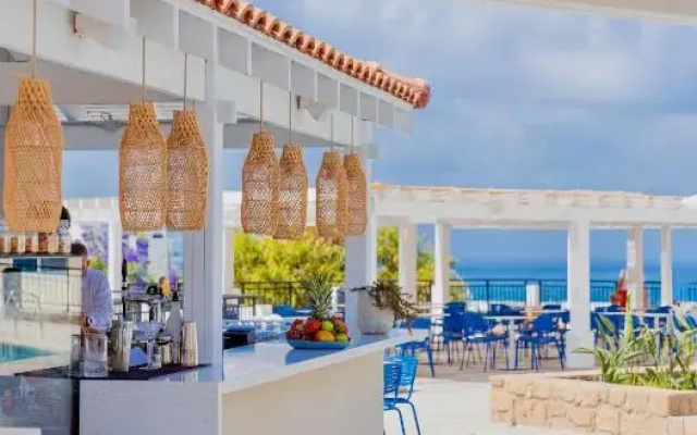 WellClub Family Wellness & Sea View Suites