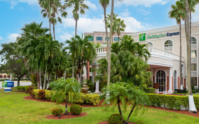 Holiday Inn Express Miami Airport Doral Area, an IHG Hotel