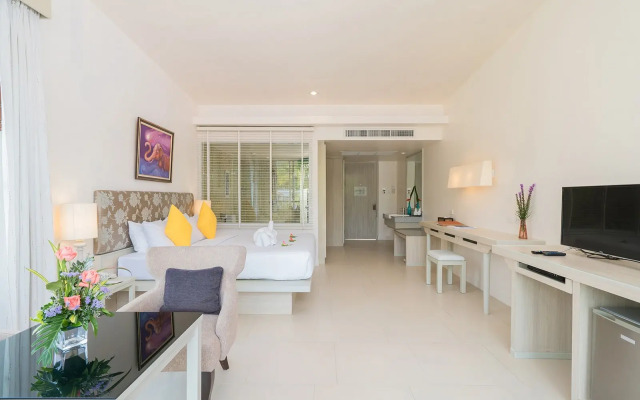 The Briza Beach Resort Khaolak