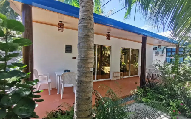 Blue Water Thoddoo Inn