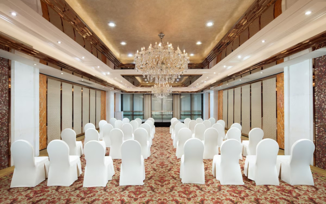 Crowne Plaza Shanghai Nanjing Road by IHG