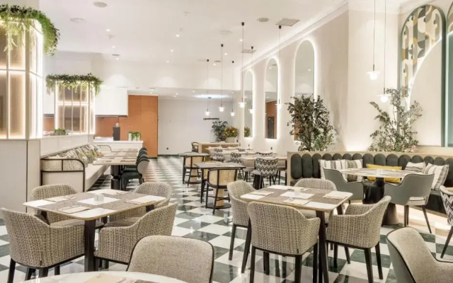 Отель Ilunion Les Corts Spa