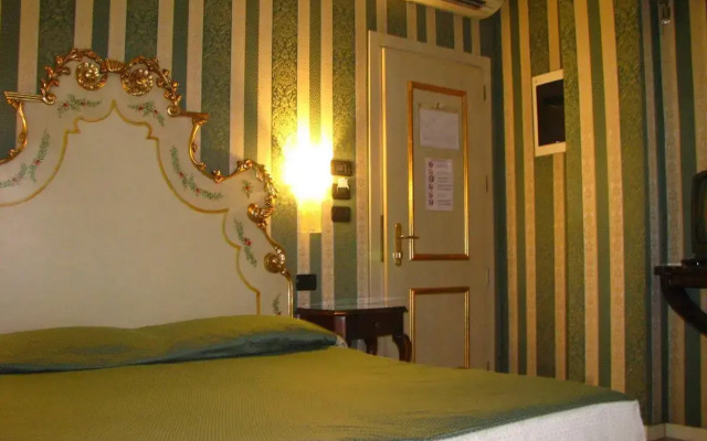 Hotel Belle Epoque