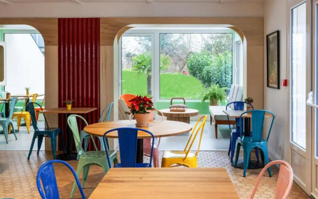 greet Hotel Chatellerault