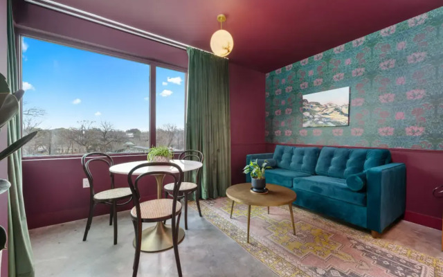 The Frances Modern Inn