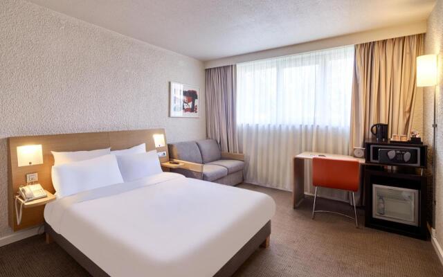 B&B HOTEL Cergy Port