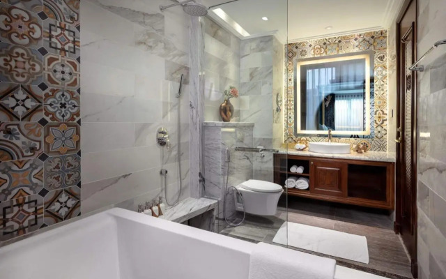 Peridot Grand Luxury Boutique Hotel