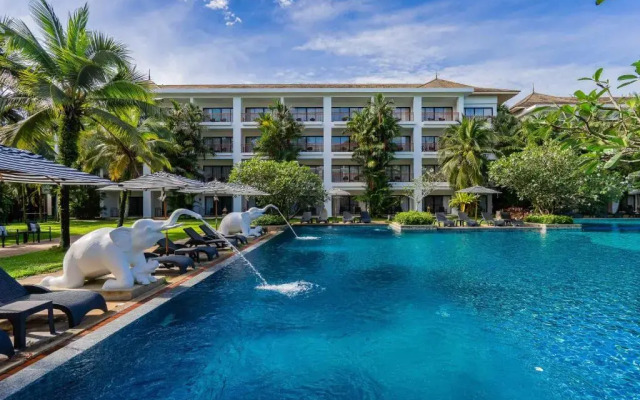 Naithonburi Beach Resort