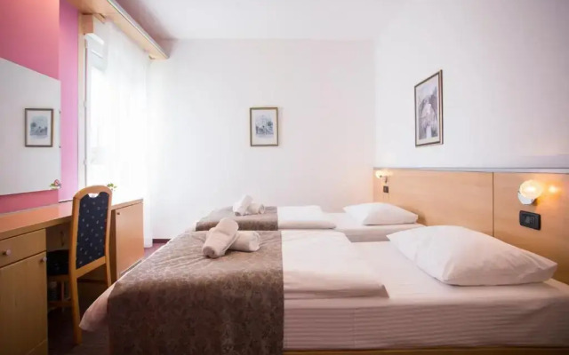 Hotel More