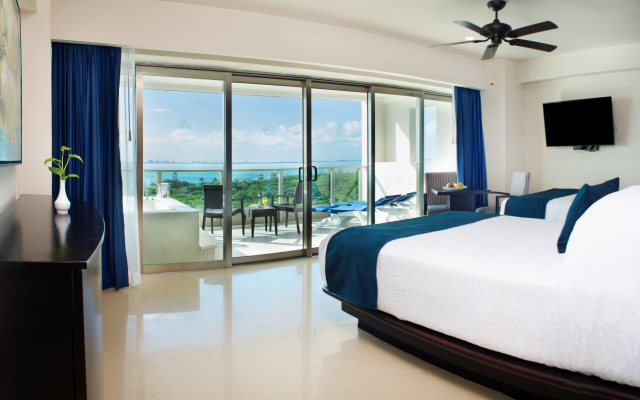 Seadust Cancún All Inclusive Family Resort