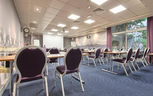 Отель Inn Design Paris Saint Quentin